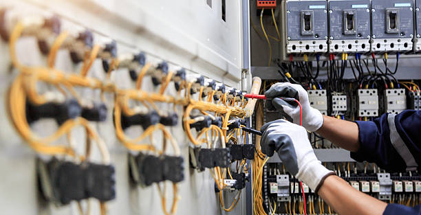 Professional Electrician technician working in Bloomingburg, OH
